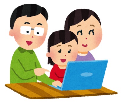 パソコンに向かう家族